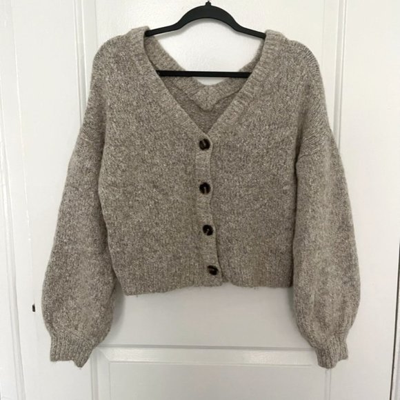 (SOLD) ⭐️HOST PICK⭐️ Reversible Cropped Sweater - Picture 1 of 2